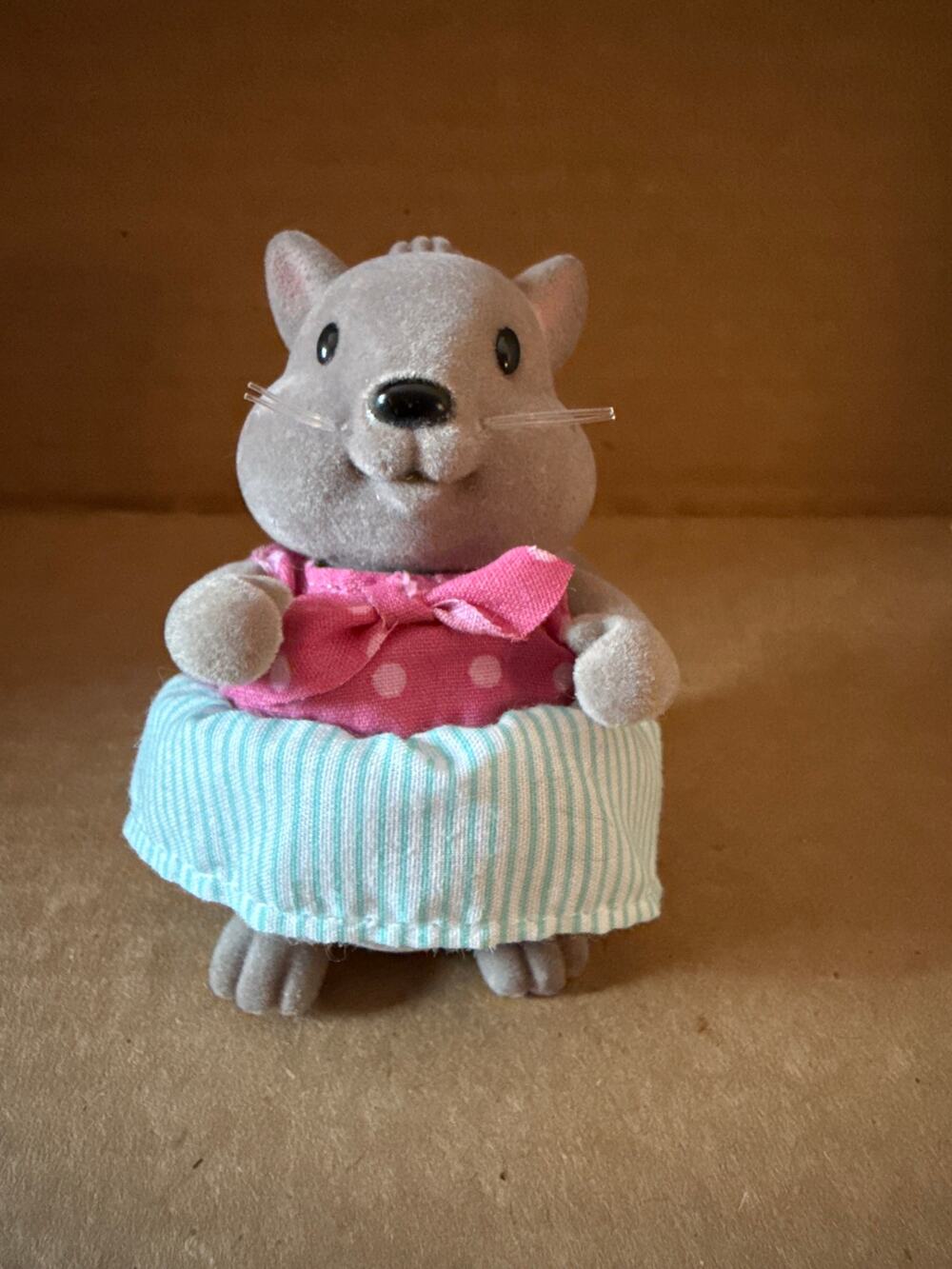 Li'l Woodzeez Nicnacker Squirrel Mom